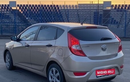 Hyundai Solaris II рестайлинг, 2013 год, 590 000 рублей, 2 фотография