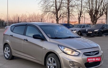 Hyundai Solaris II рестайлинг, 2013 год, 590 000 рублей, 4 фотография