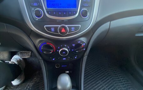 Hyundai Solaris II рестайлинг, 2013 год, 590 000 рублей, 9 фотография