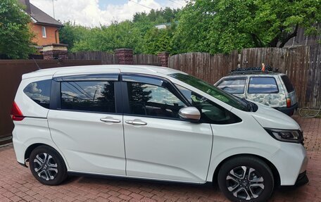 Honda Freed II, 2022 год, 2 400 000 рублей, 2 фотография