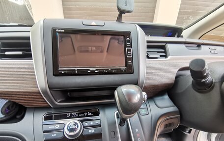 Honda Freed II, 2022 год, 2 400 000 рублей, 7 фотография