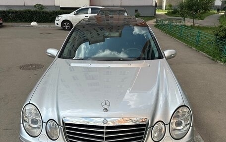 Mercedes-Benz E-Класс, 2004 год, 1 200 000 рублей, 3 фотография