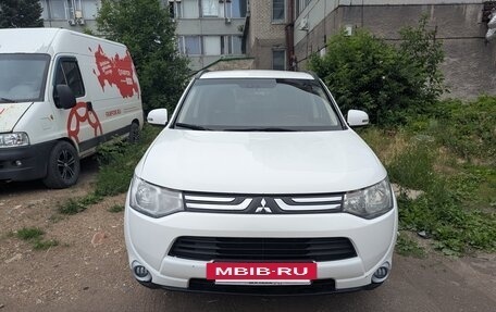 Mitsubishi Outlander III рестайлинг 3, 2013 год, 1 450 000 рублей, 2 фотография