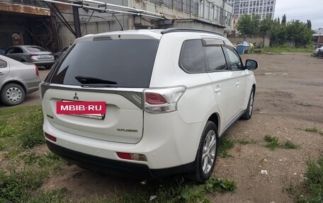 Mitsubishi Outlander III рестайлинг 3, 2013 год, 1 450 000 рублей, 4 фотография
