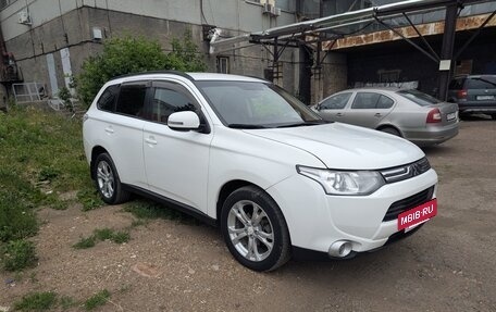 Mitsubishi Outlander III рестайлинг 3, 2013 год, 1 450 000 рублей, 3 фотография