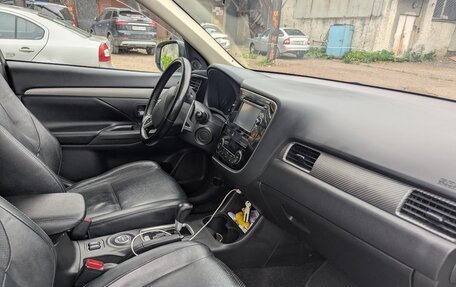Mitsubishi Outlander III рестайлинг 3, 2013 год, 1 450 000 рублей, 11 фотография