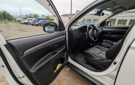 Mitsubishi Outlander III рестайлинг 3, 2013 год, 1 450 000 рублей, 14 фотография