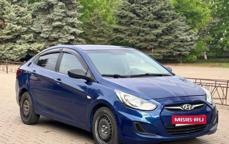 Hyundai Solaris II рестайлинг, 2011 год, 575 000 рублей, 2 фотография
