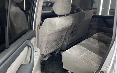 Toyota Land Cruiser 100 рестайлинг 2, 2006 год, 3 600 000 рублей, 11 фотография