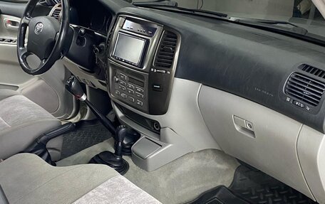 Toyota Land Cruiser 100 рестайлинг 2, 2006 год, 3 600 000 рублей, 8 фотография