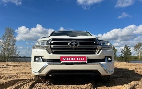 Toyota Land Cruiser 200, 2016 год, 5 750 000 рублей, 7 фотография