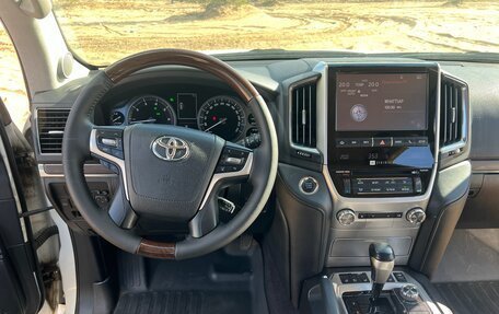 Toyota Land Cruiser 200, 2016 год, 5 750 000 рублей, 21 фотография