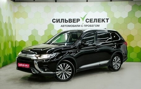 Mitsubishi Outlander III рестайлинг 3, 2019 год, 2 200 000 рублей, 1 фотография