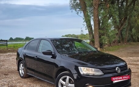 Volkswagen Jetta VI, 2013 год, 999 000 рублей, 3 фотография