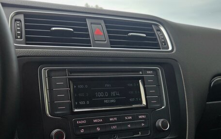Volkswagen Jetta VI, 2013 год, 999 000 рублей, 30 фотография