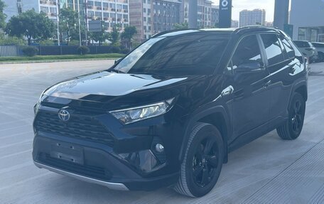 Toyota RAV4, 2022 год, 3 150 000 рублей, 2 фотография