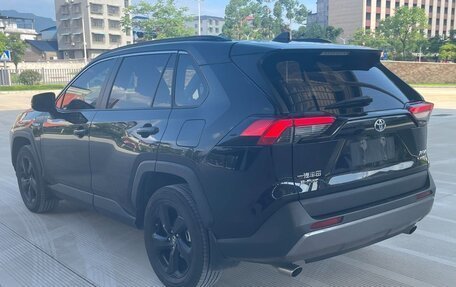 Toyota RAV4, 2022 год, 3 150 000 рублей, 5 фотография