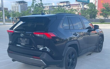 Toyota RAV4, 2022 год, 3 150 000 рублей, 4 фотография