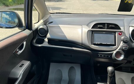 Honda Fit III, 2010 год, 699 000 рублей, 17 фотография