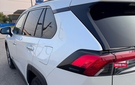 Toyota RAV4, 2019 год, 2 950 000 рублей, 5 фотография