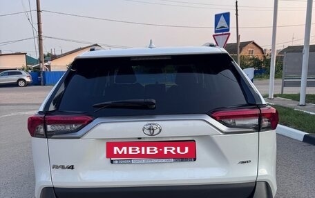 Toyota RAV4, 2019 год, 2 950 000 рублей, 2 фотография