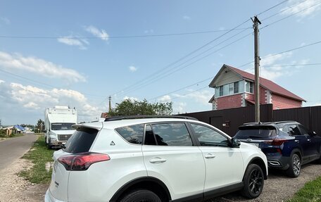 Toyota RAV4, 2018 год, 2 900 000 рублей, 2 фотография