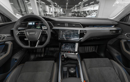 Audi e-tron I, 2023 год, 6 100 000 рублей, 8 фотография