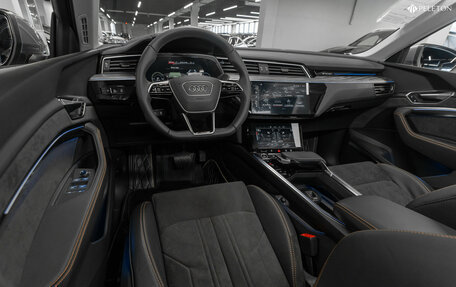 Audi e-tron I, 2023 год, 6 100 000 рублей, 7 фотография