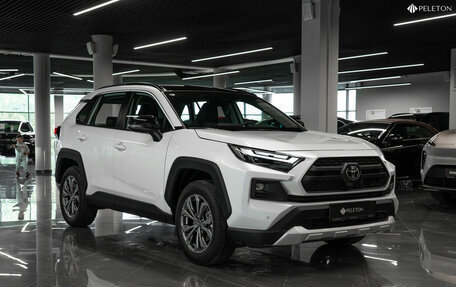 Toyota RAV4, 2024 год, 3 900 000 рублей, 2 фотография