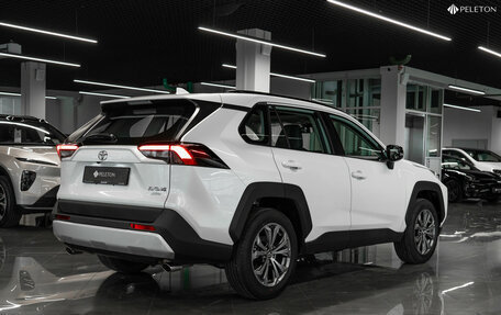 Toyota RAV4, 2024 год, 3 900 000 рублей, 5 фотография