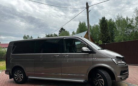 Volkswagen Caravelle T6 рестайлинг, 2018 год, 5 300 000 рублей, 6 фотография