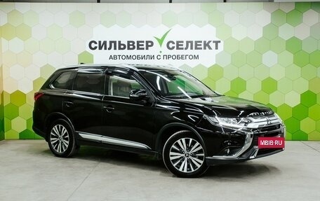 Mitsubishi Outlander III рестайлинг 3, 2019 год, 2 200 000 рублей, 5 фотография