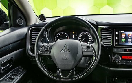 Mitsubishi Outlander III рестайлинг 3, 2019 год, 2 200 000 рублей, 15 фотография