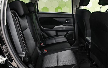 Mitsubishi Outlander III рестайлинг 3, 2019 год, 2 200 000 рублей, 13 фотография