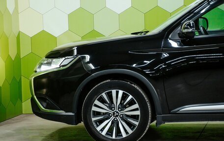 Mitsubishi Outlander III рестайлинг 3, 2019 год, 2 200 000 рублей, 9 фотография