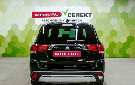 Mitsubishi Outlander III рестайлинг 3, 2019 год, 2 200 000 рублей, 4 фотография