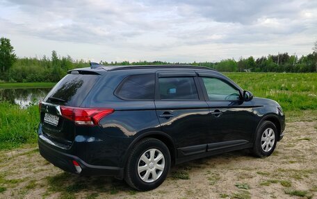 Mitsubishi Outlander III рестайлинг 3, 2021 год, 2 450 000 рублей, 8 фотография