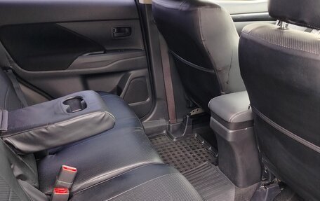 Mitsubishi Outlander III рестайлинг 3, 2021 год, 2 450 000 рублей, 10 фотография