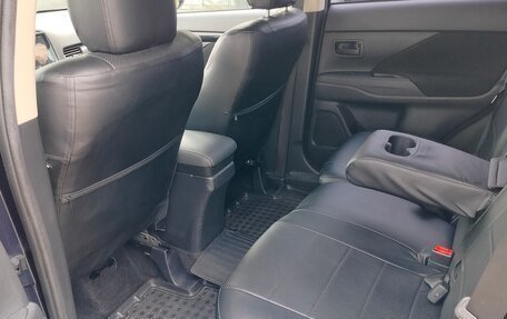 Mitsubishi Outlander III рестайлинг 3, 2021 год, 2 450 000 рублей, 11 фотография