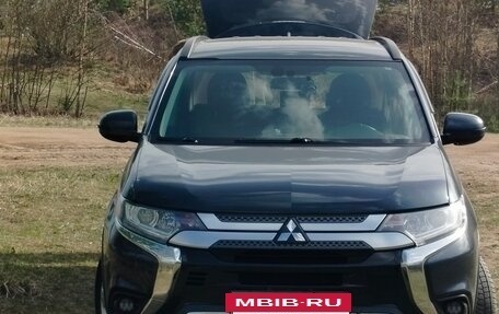 Mitsubishi Outlander III рестайлинг 3, 2021 год, 2 450 000 рублей, 6 фотография