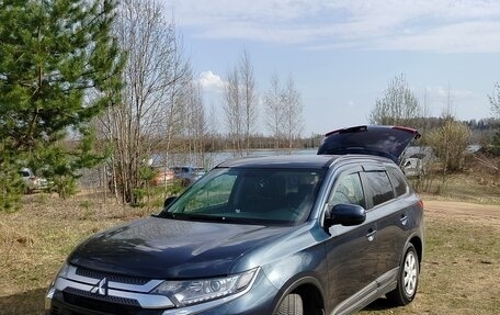 Mitsubishi Outlander III рестайлинг 3, 2021 год, 2 450 000 рублей, 13 фотография