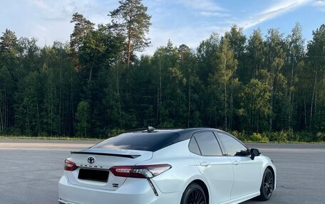 Toyota Camry, 2021 год, 3 850 000 рублей, 6 фотография