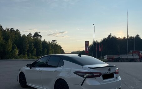 Toyota Camry, 2021 год, 3 850 000 рублей, 4 фотография