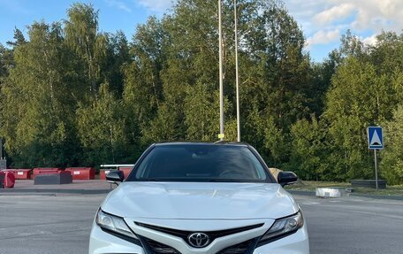 Toyota Camry, 2021 год, 3 850 000 рублей, 2 фотография
