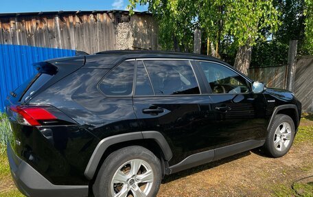Toyota RAV4, 2019 год, 3 350 000 рублей, 5 фотография