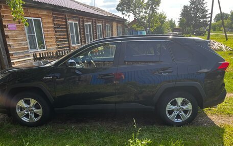 Toyota RAV4, 2019 год, 3 350 000 рублей, 9 фотография