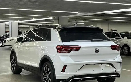 Volkswagen T-Roc I, 2022 год, 1 813 050 рублей, 1 фотография