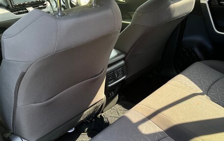 Toyota RAV4, 2019 год, 3 350 000 рублей, 14 фотография