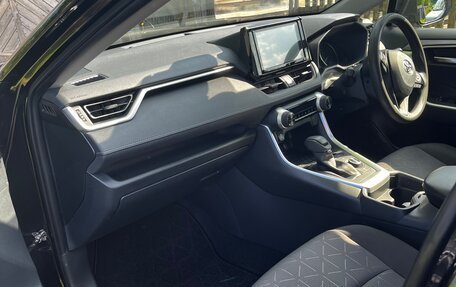 Toyota RAV4, 2019 год, 3 350 000 рублей, 16 фотография