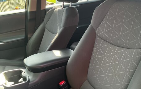 Toyota RAV4, 2019 год, 3 350 000 рублей, 18 фотография